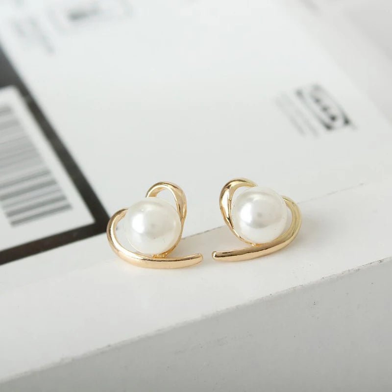 Dainty Gold Accented Heart Pearl Stud Earrings - Veinci