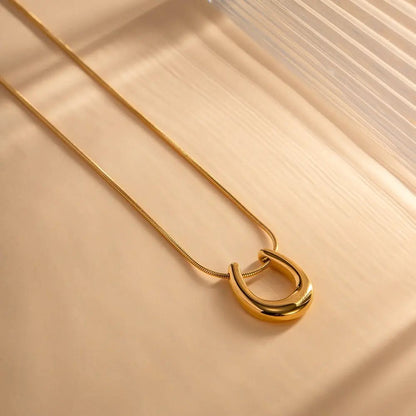 Dainty Lucky Horseshoe Necklace - Veinci