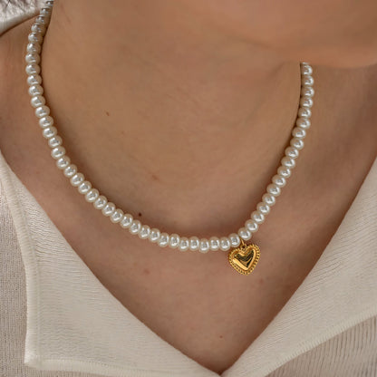 Dainty Pearl Golden Heart Necklace - Veinci