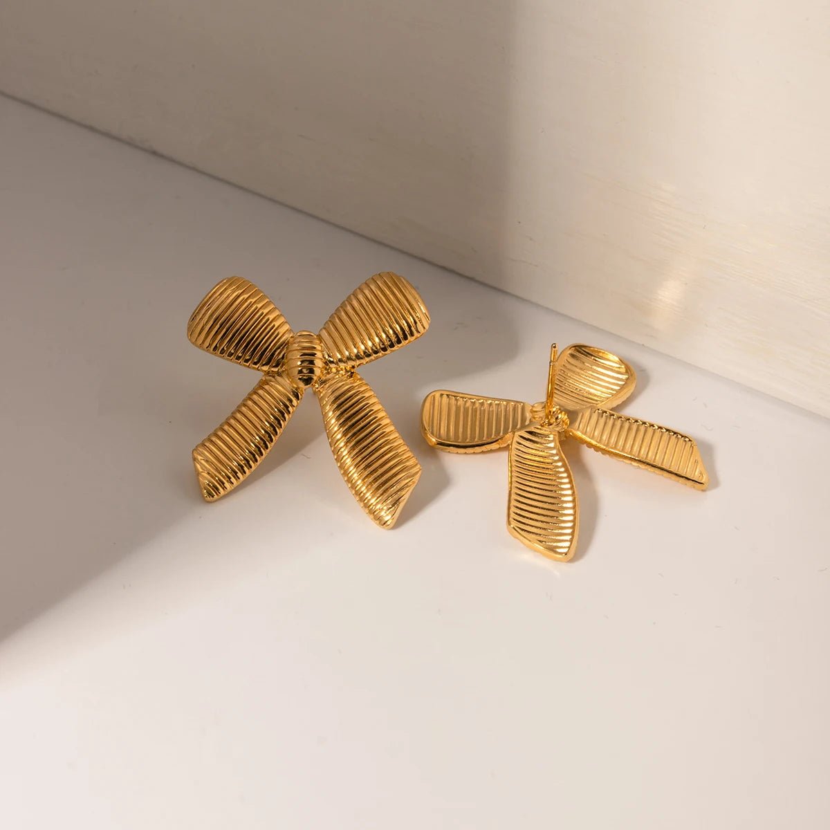 Dainty Striped Bow Elegant Ring and Earrings - Veinci