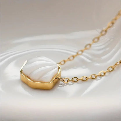 Dainty Tropical Sea Shell Necklace - Veinci