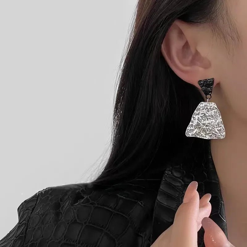 Geometric Textured Black and White Earrings - Veinci