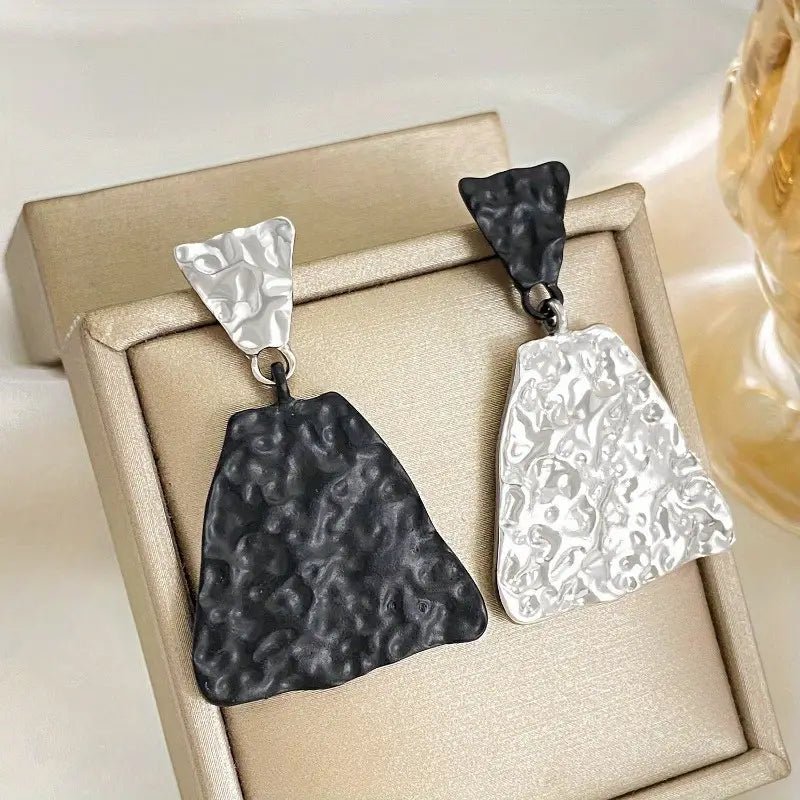 Geometric Textured Black and White Earrings - Veinci