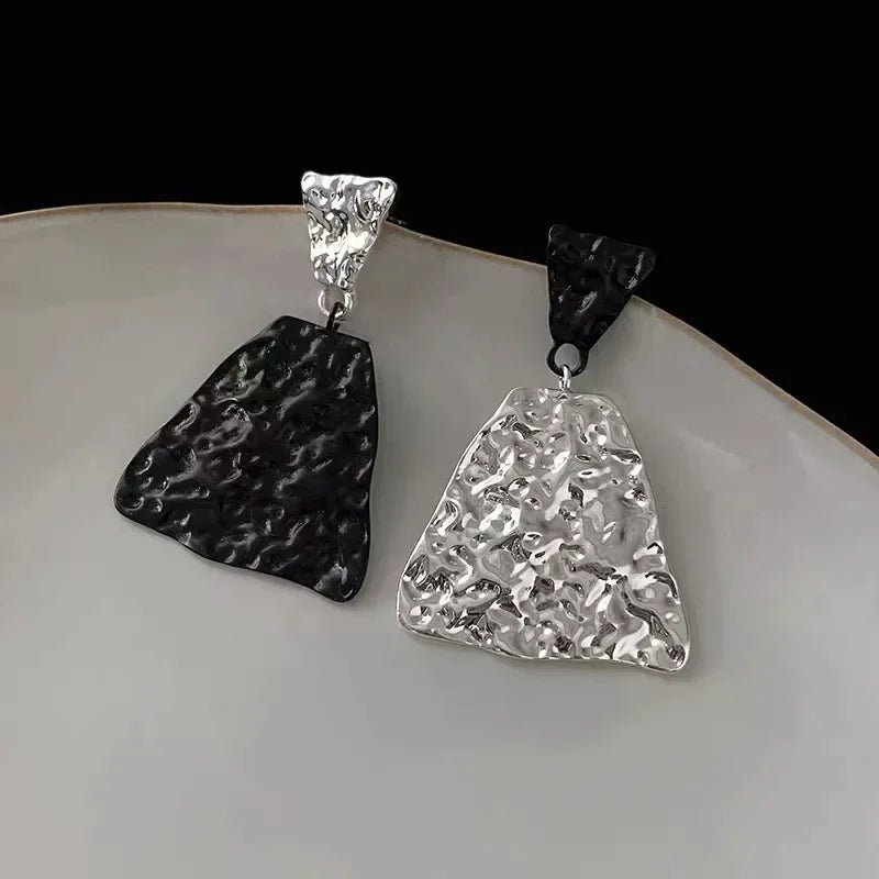 Geometric Textured Black and White Earrings - Veinci