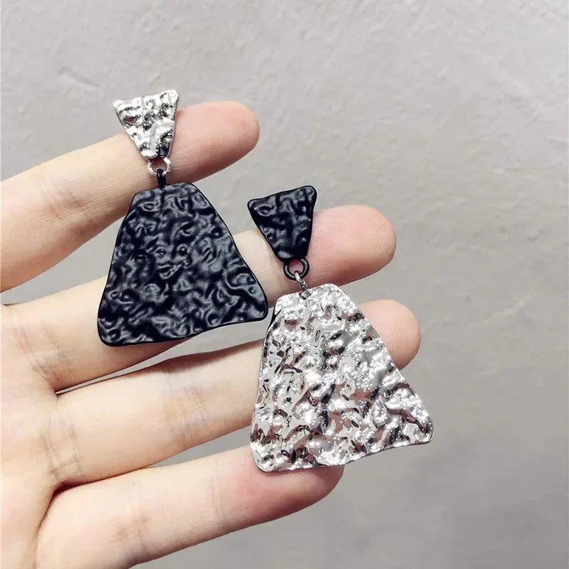 Geometric Textured Black and White Earrings - Veinci