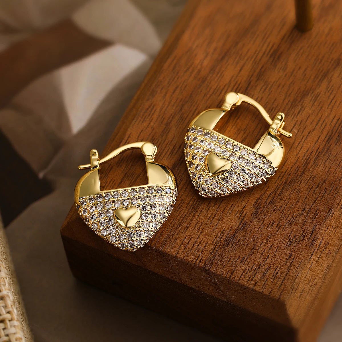 Glamorous Diamond Heart Earrings - Veinci