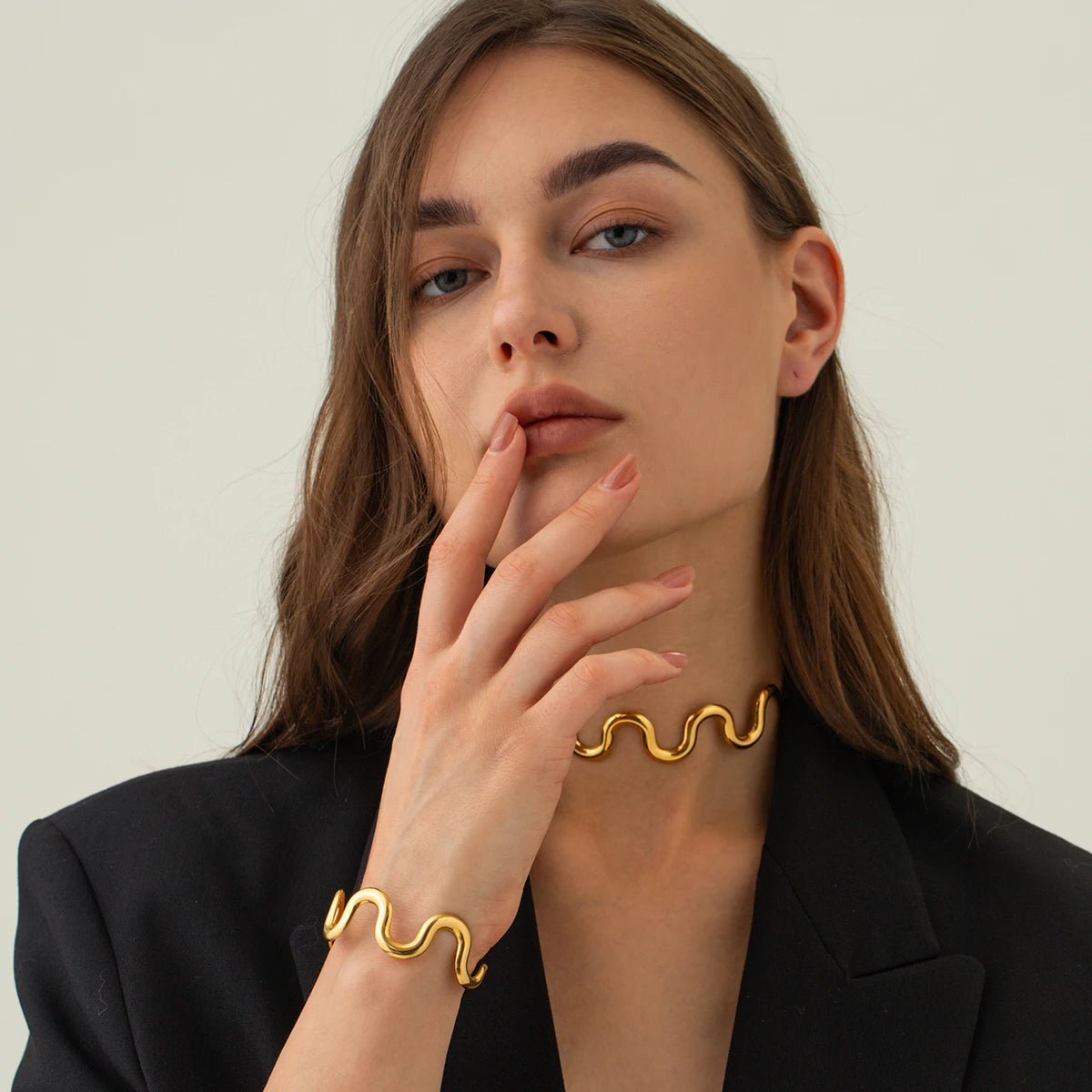 Gold Wavy Statement Bracelet and Necklace - Veinci