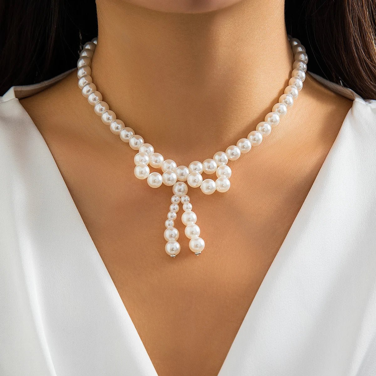 Iconic Dainty Pearl Bow Necklace - Veinci