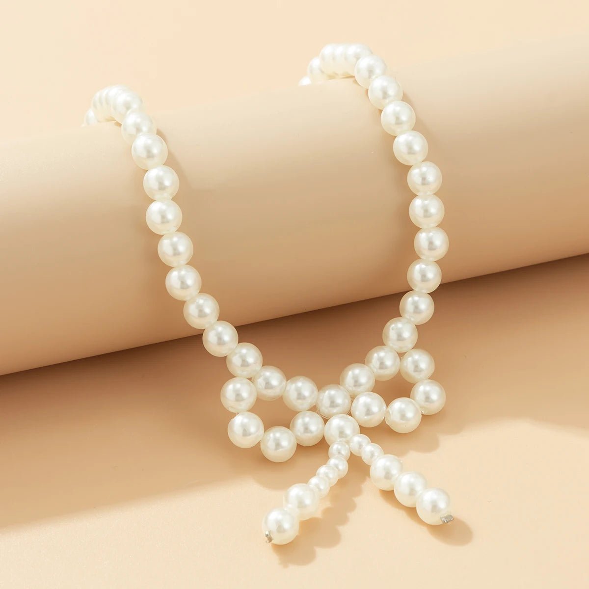 Iconic Dainty Pearl Bow Necklace - Veinci