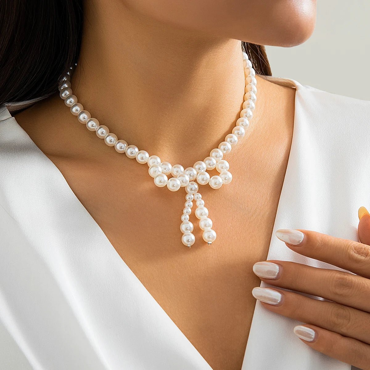 Iconic Dainty Pearl Bow Necklace - Veinci