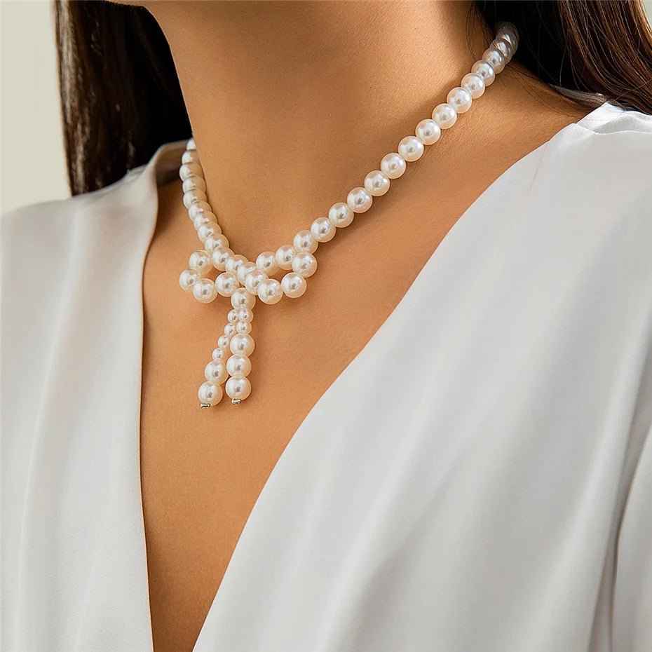 Iconic Dainty Pearl Bow Necklace - Veinci