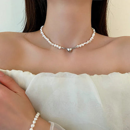 Magnetic Heart Pearl Choker Necklace and Bracelet - Veinci