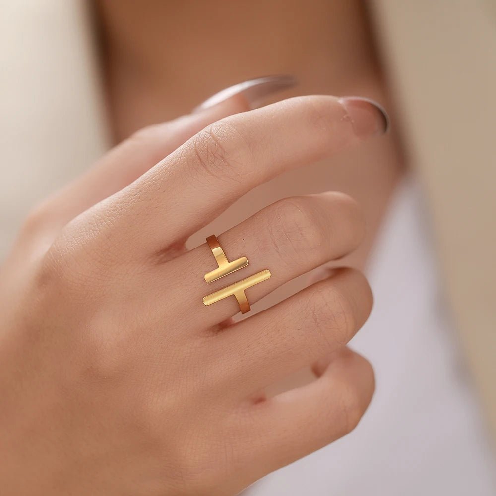 Minimal Adjustable Asymmetric Open Bar Ring - Veinci