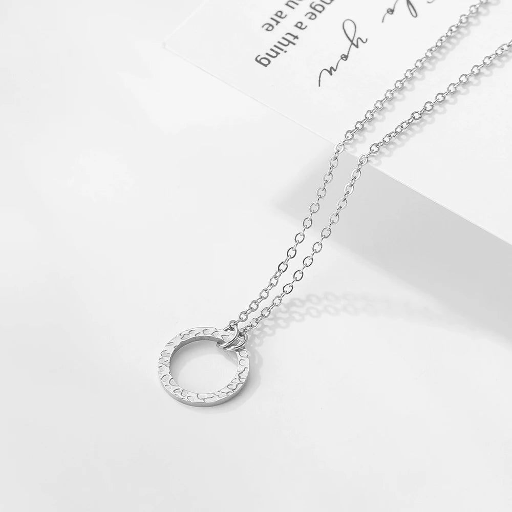 Minimal Textured Circle Necklace - Veinci