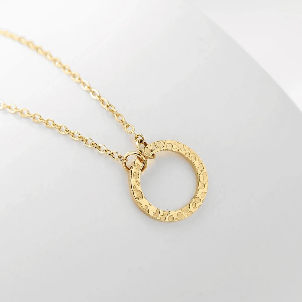 Minimal Textured Circle Necklace - Veinci