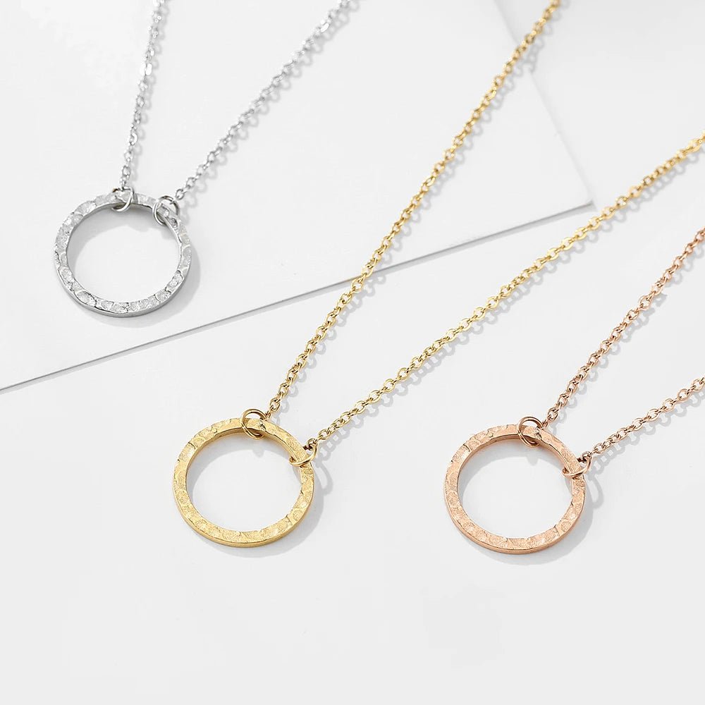 Minimal Textured Circle Necklace - Veinci