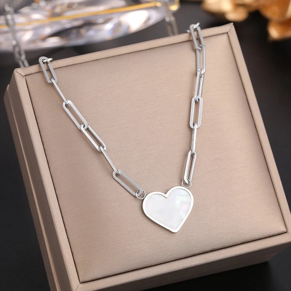 Paperclip Shell Heart Pendant Necklace - Veinci