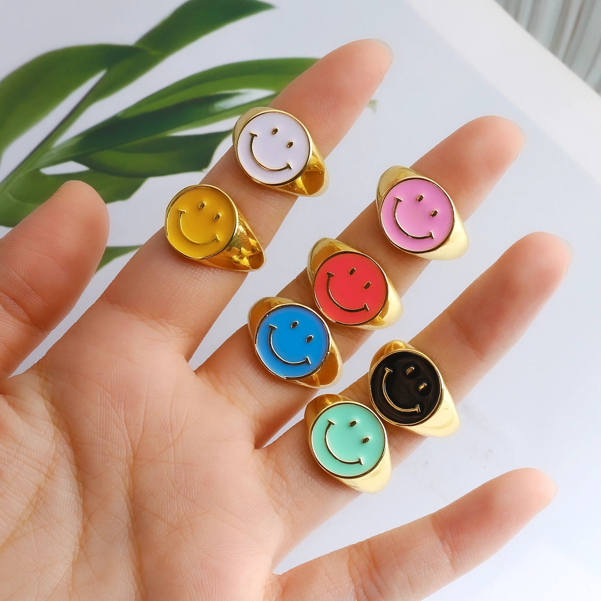 Playful Happy Smile Rings - Veinci