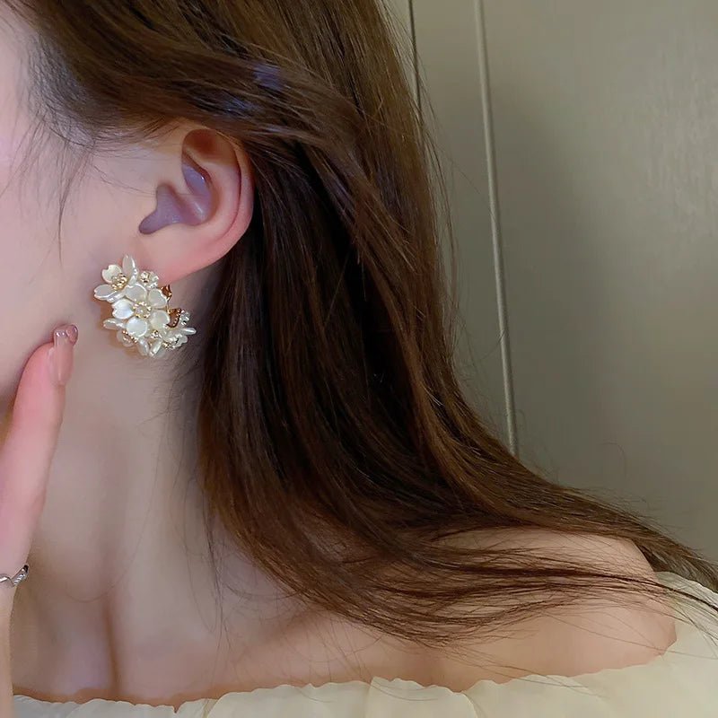 Round Floral Accented Elegant Earrings - Veinci