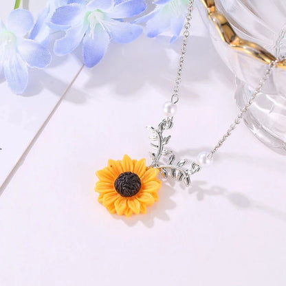 Summer Sunflower Dainty Necklace - Veinci