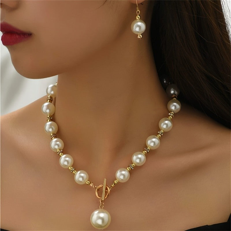 Classy Pearl OT Toggle Necklace Set
