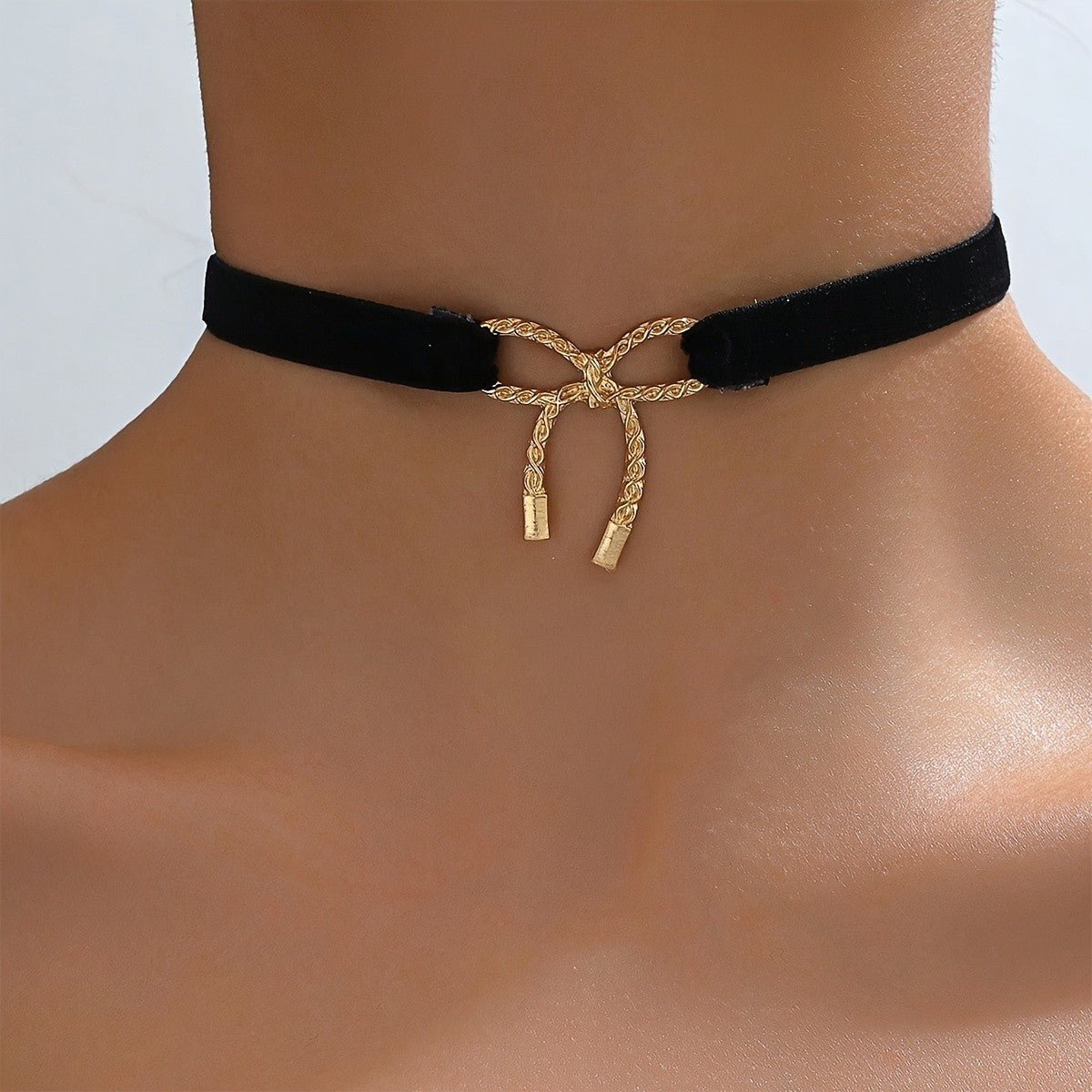 Dainty Twist Bow Velvet Choker Necklace