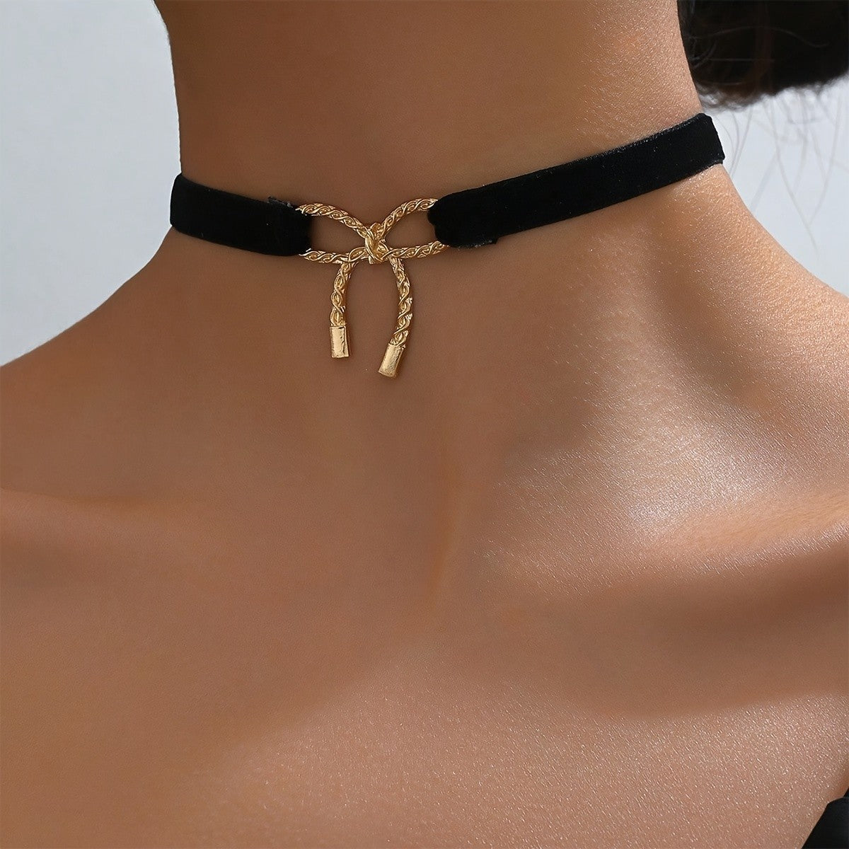 Dainty Twist Bow Velvet Choker Necklace