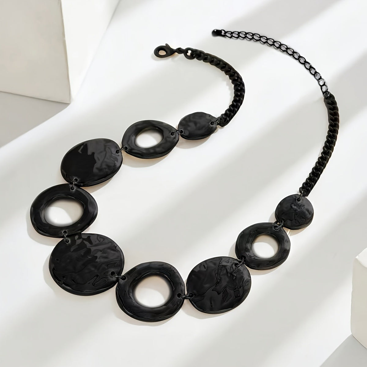 Elegant Hammered Geometric Collar Necklace