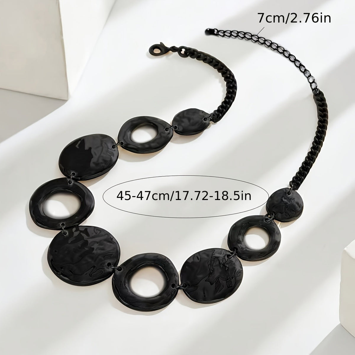 Elegant Hammered Geometric Collar Necklace