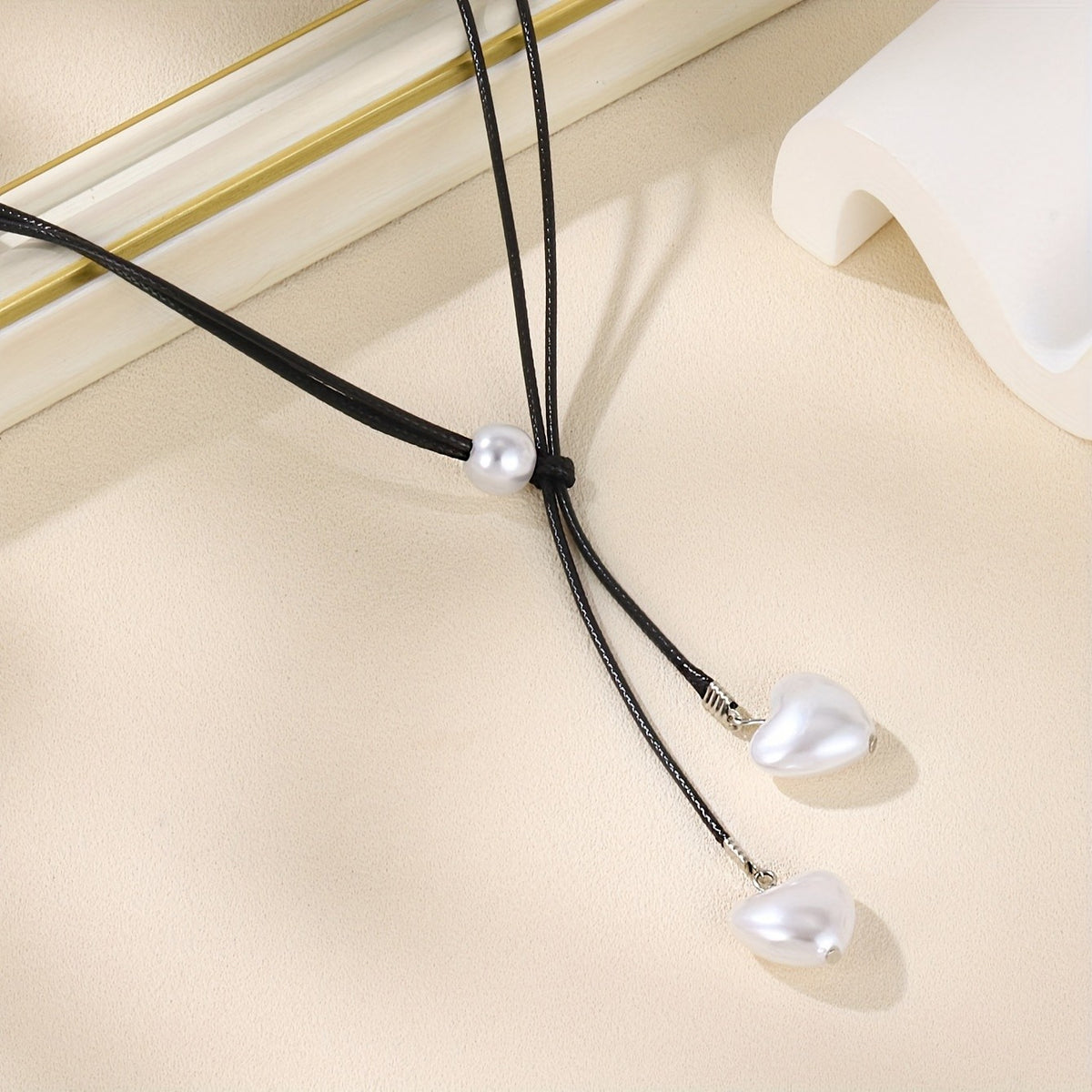 Romantic Faux Pearl Heart Cord Necklace