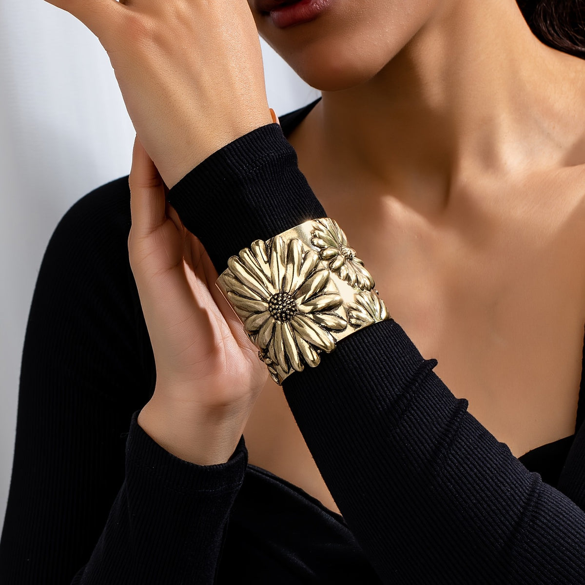 14k Vintage Embossed Daisy Cuff Bracelet