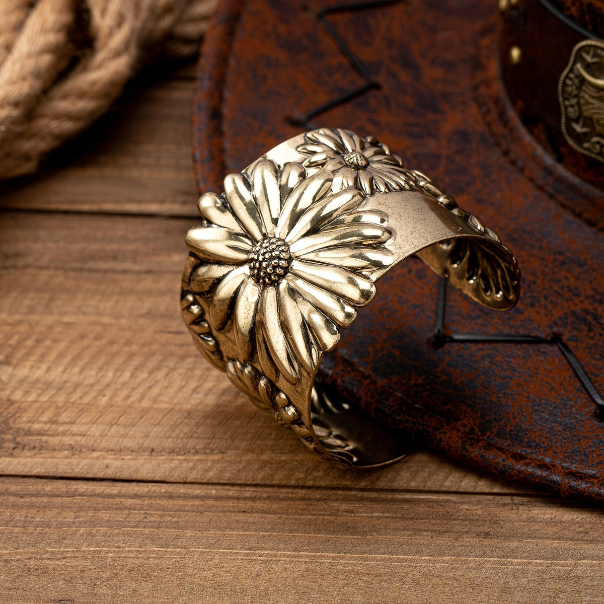 14k Vintage Embossed Daisy Cuff Bracelet