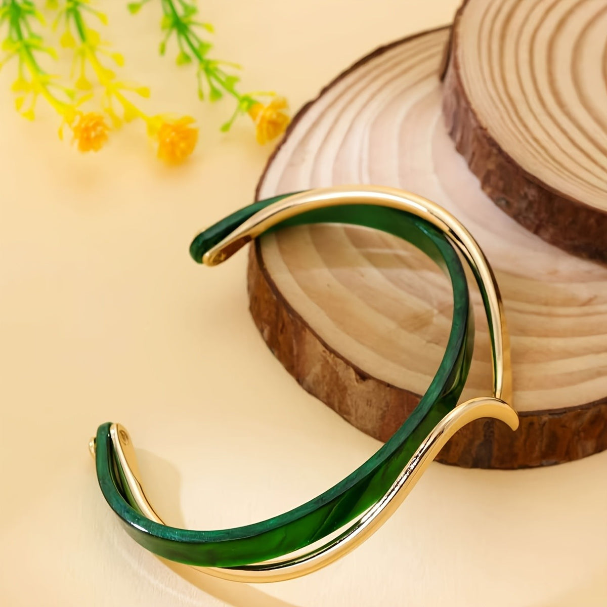 Elegant Green Acrylic Curve Bangle