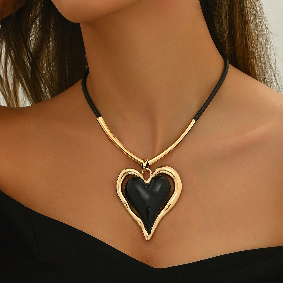 Classy Black Heart Pendant Necklace