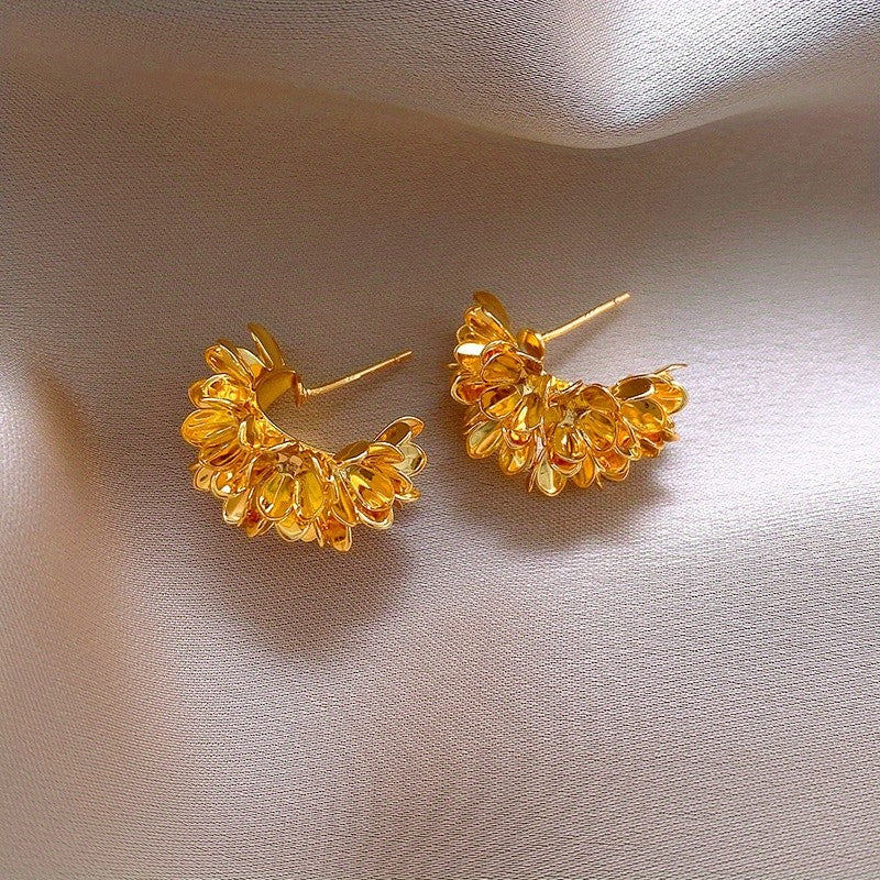 Elegant Vintage Floral Stud Earrings