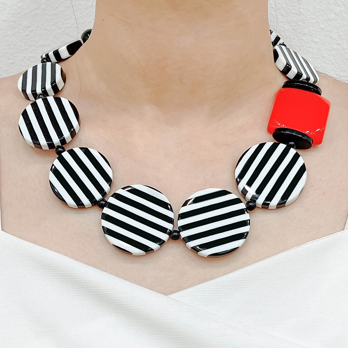 Elegant Striped Resin Statement Necklace