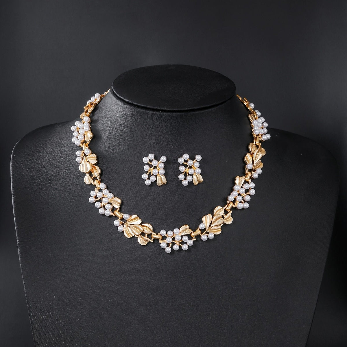 Classy Floral Faux Pearl Necklace & Earring Set