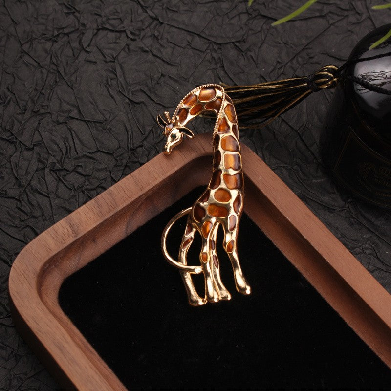 Elegant Vintage Giraffe Brooch