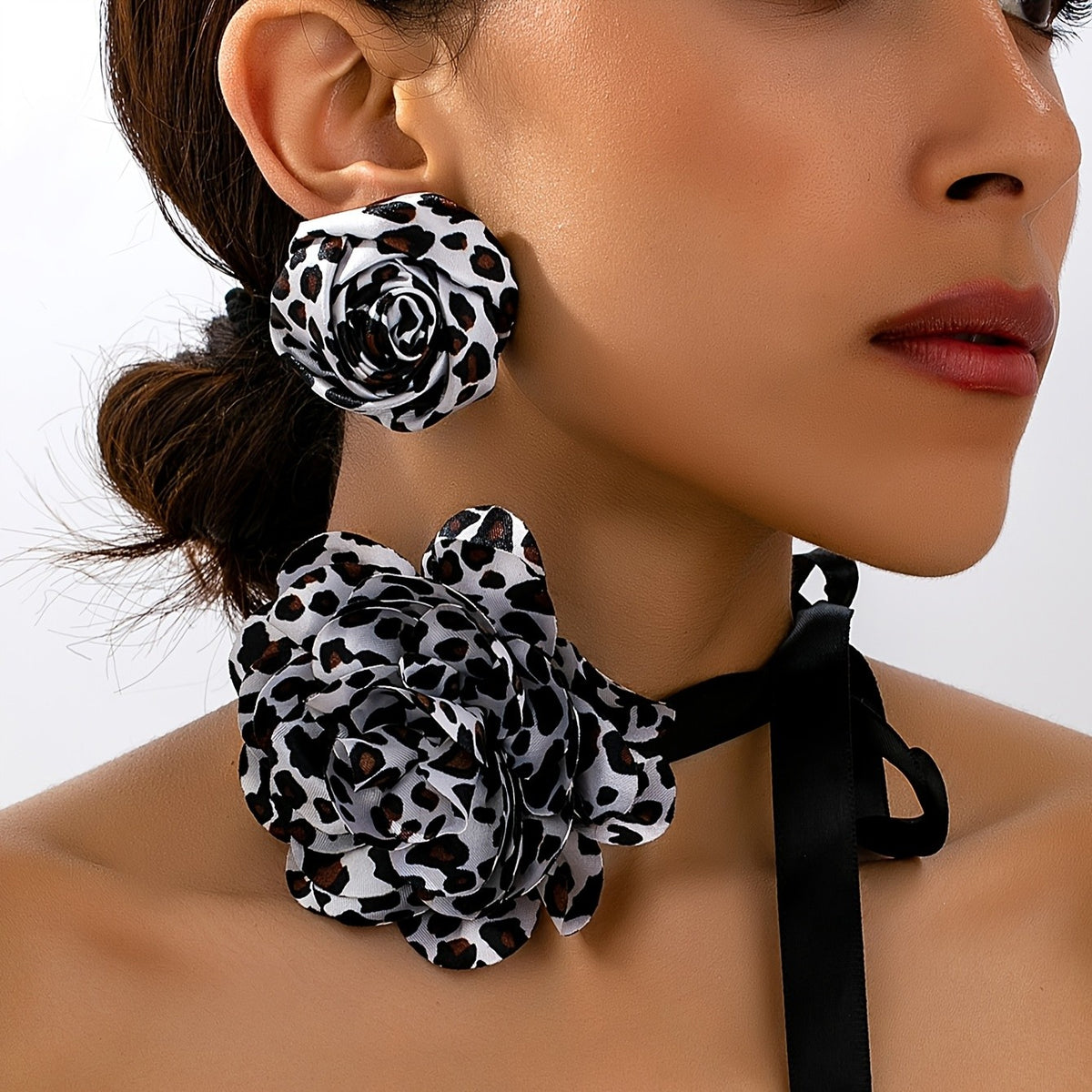 Elegant Leopard Print Rose Choker Set