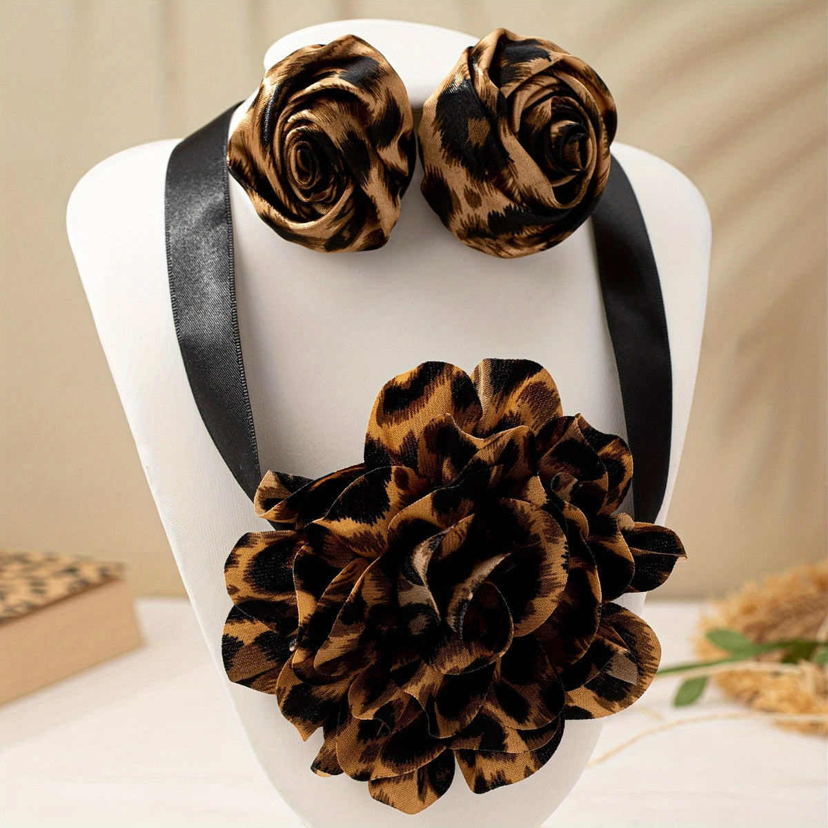 Elegant Leopard Print Rose Choker Set