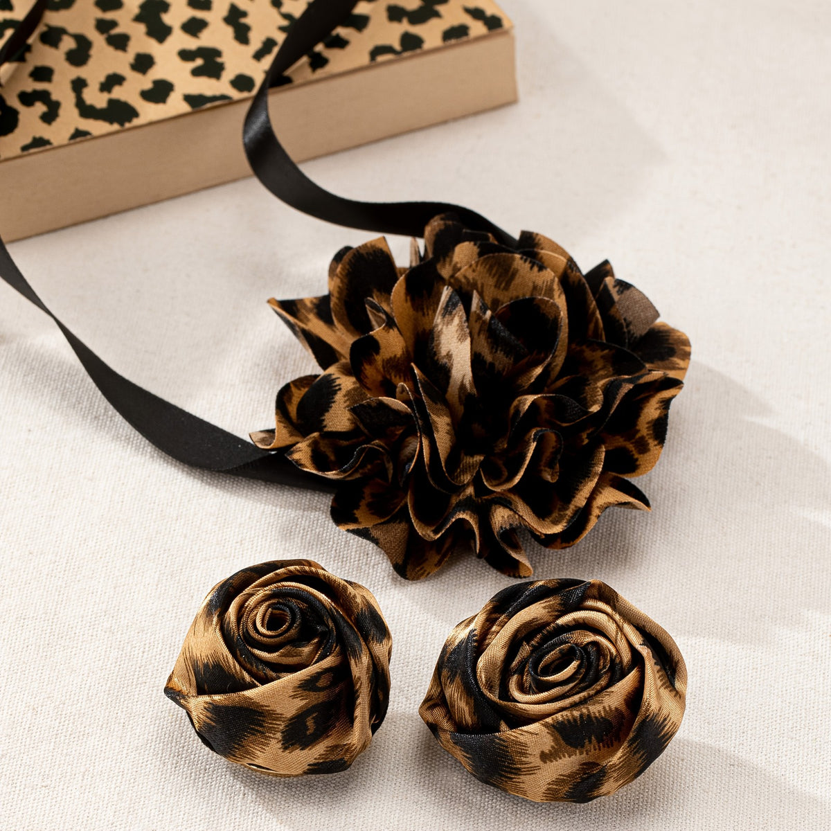 Elegant Leopard Print Rose Choker Set
