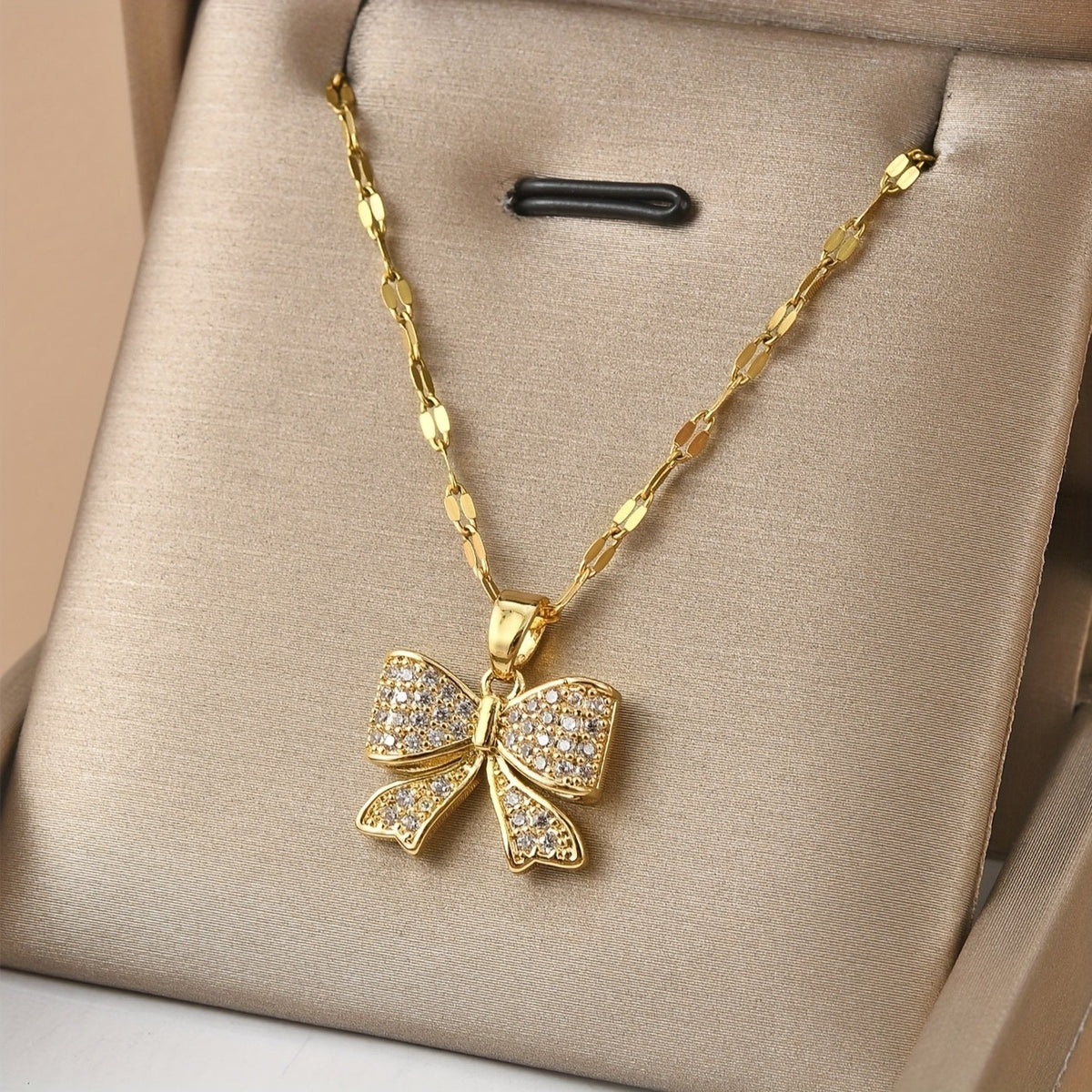 18k Elegant Zircon Bow Necklace