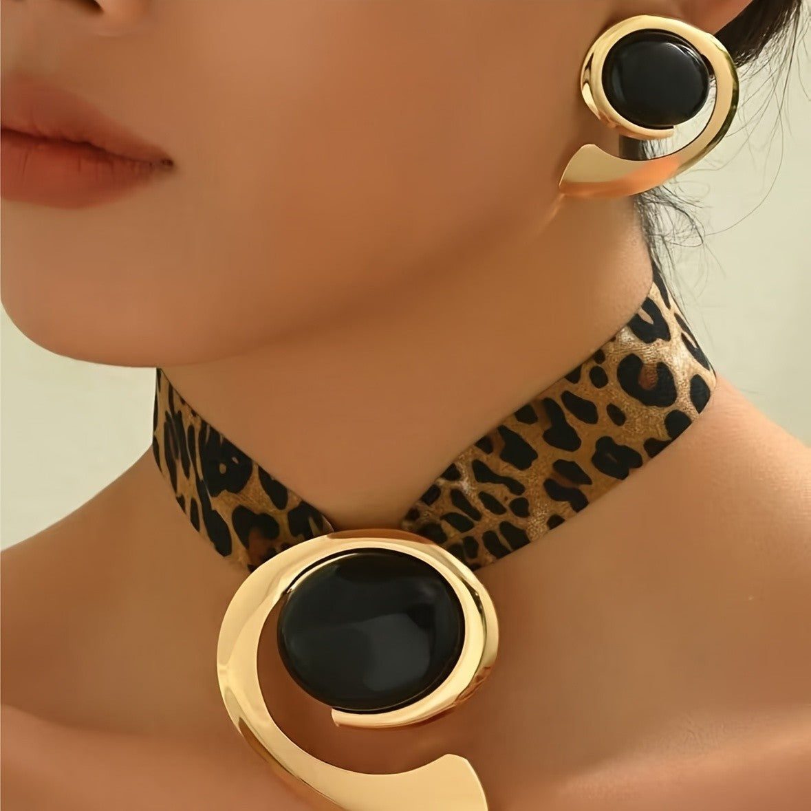 Classy Leopard Print Spiral Choker Set