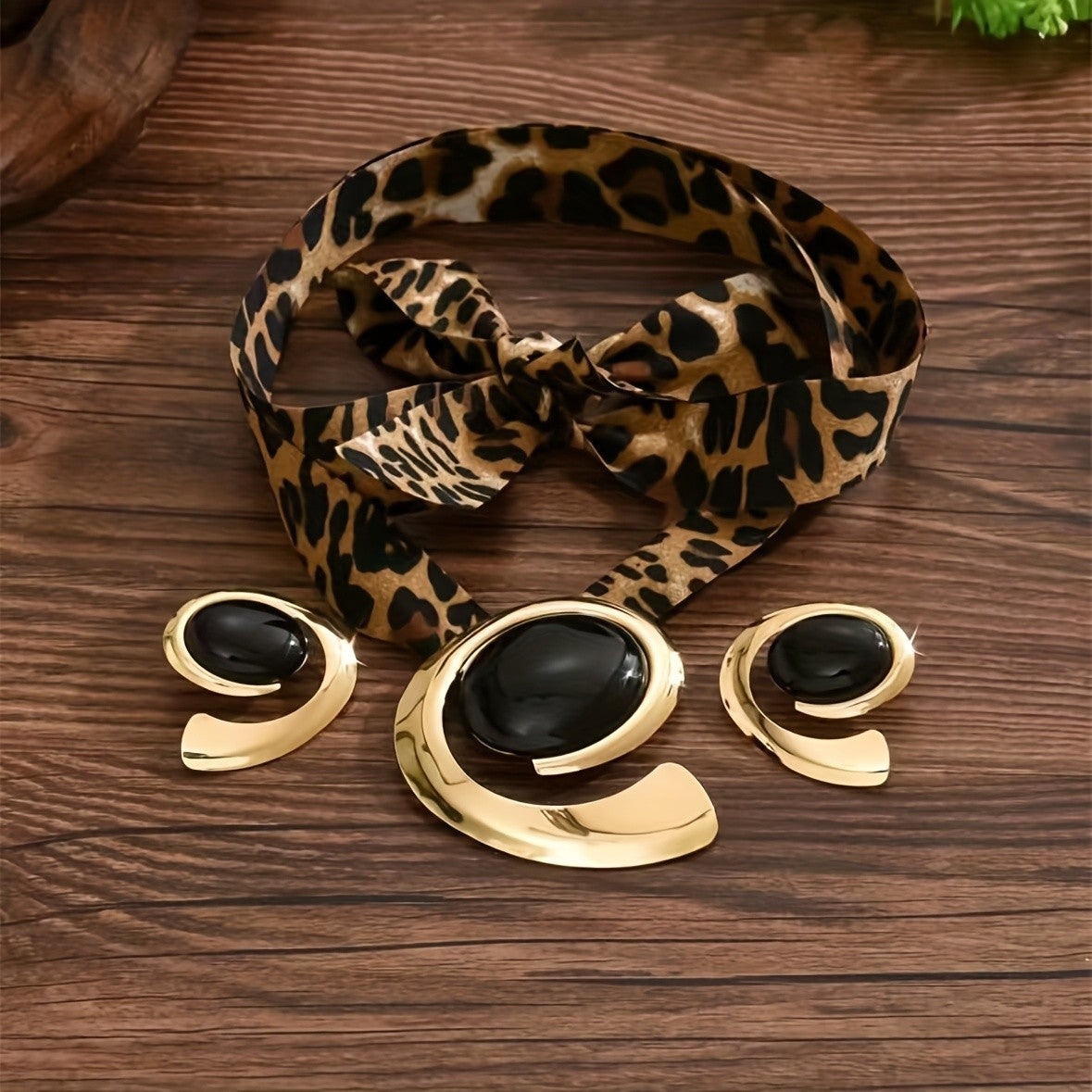 Classy Leopard Print Spiral Choker Set