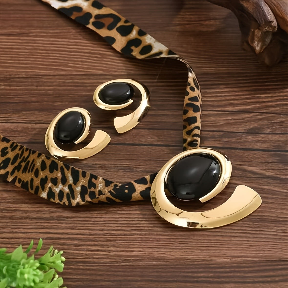 Classy Leopard Print Spiral Choker Set