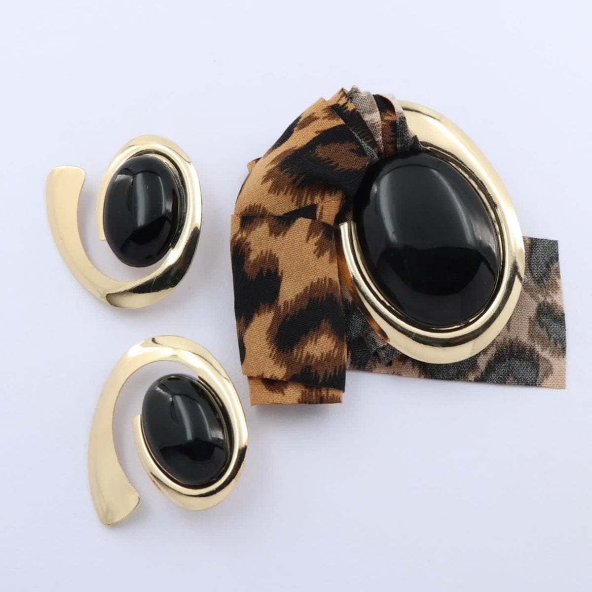 Classy Leopard Print Spiral Choker Set