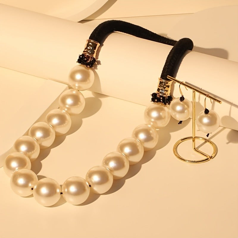 Classy Vintage Pearl Ribbon Necklace