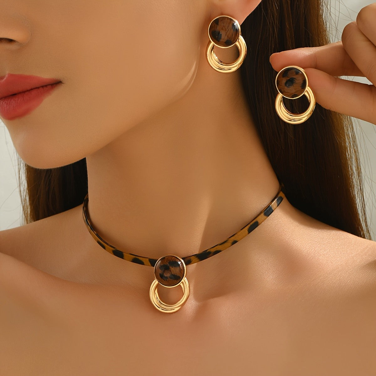 Classy Leopard Print Choker Set