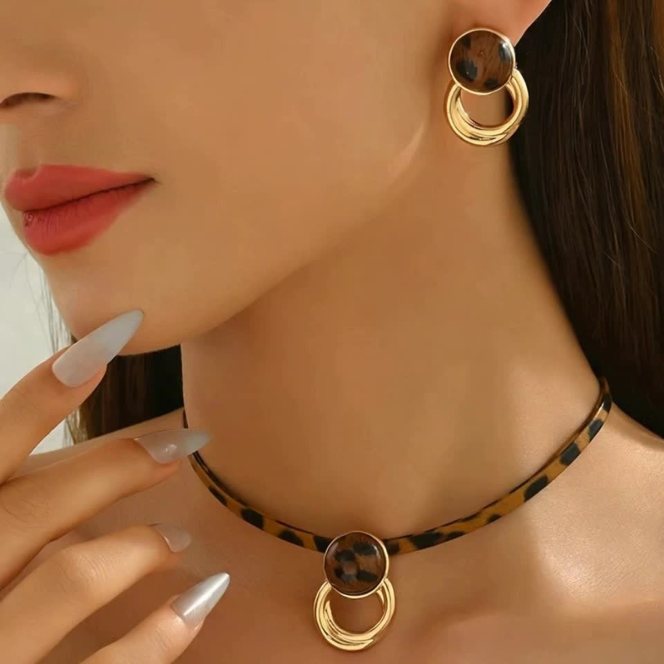 Classy Leopard Print Choker Set