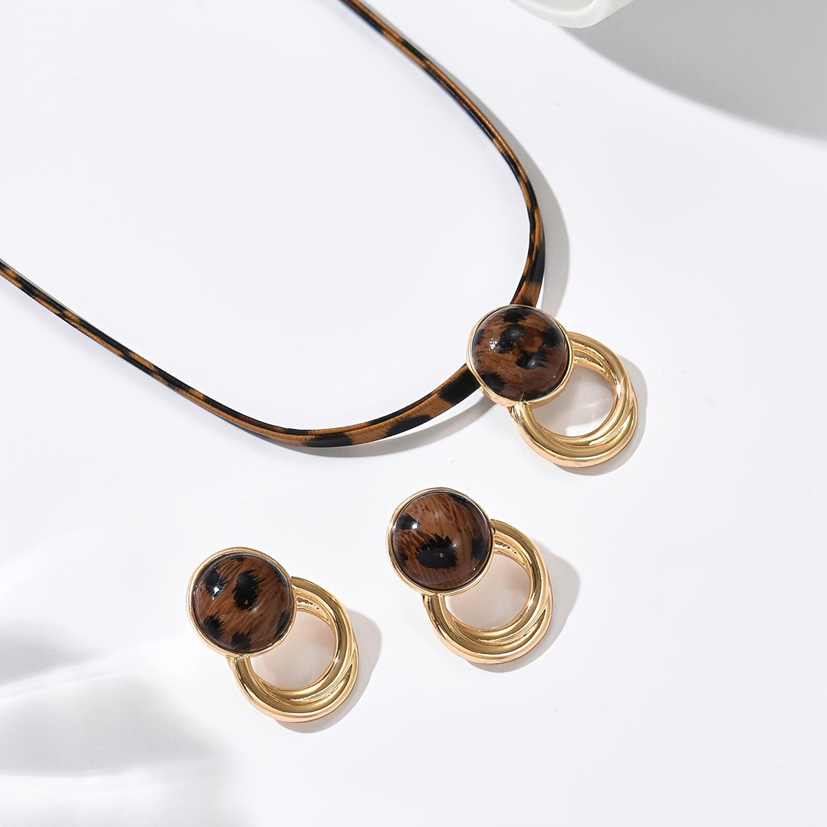Classy Leopard Print Choker Set